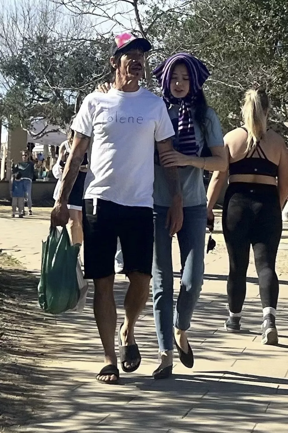 Энтони Кидис с возлюбленной