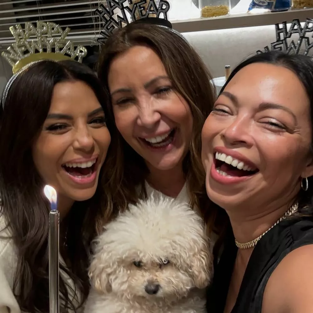 Ева с подругами