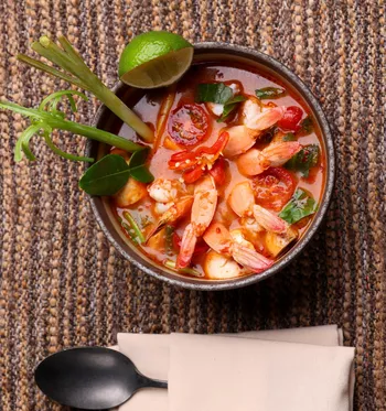 Том-ям с креветками