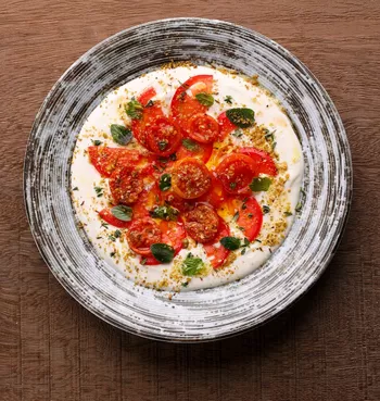 Лабне с вялеными томатами