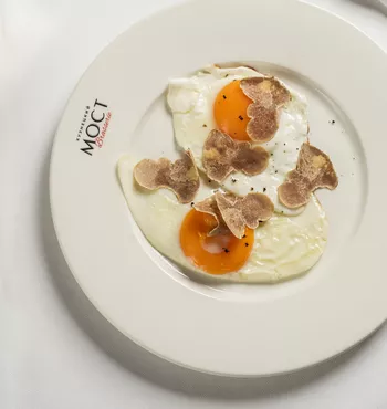 Яичница с белым трюфелем