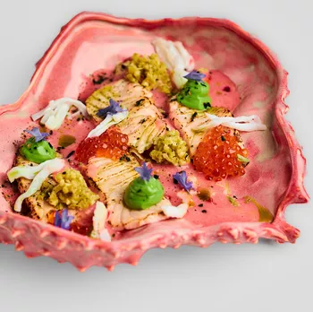 Обожженный лосось с крабом (