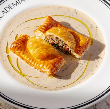 Пирог с уткой и соусом Бекон