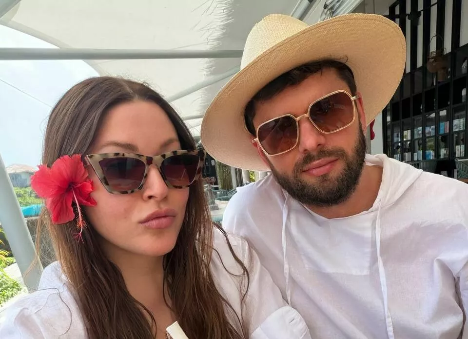 Ирина Дубцова выполнила эффектный трюк в купальнике при поддержке возлюбленного