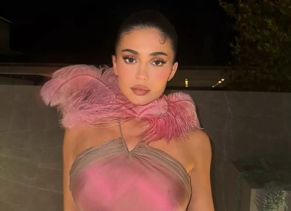 Кайли Дженнер решилась на новую стрижку