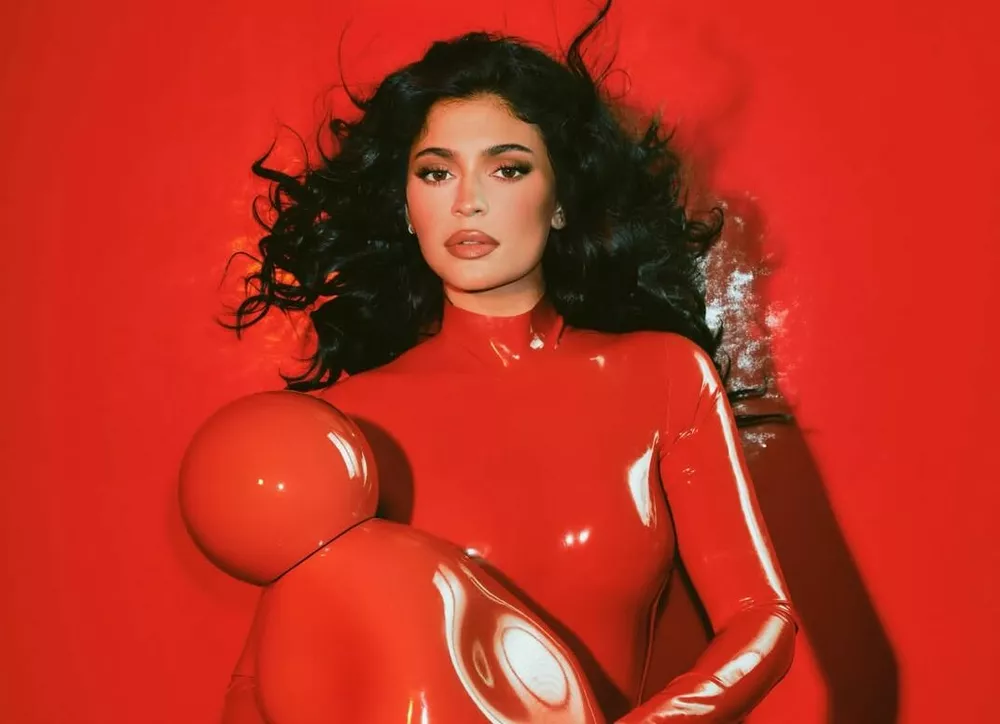 Кайли Дженнер скопировала культовый образ Бритни из красного латекса