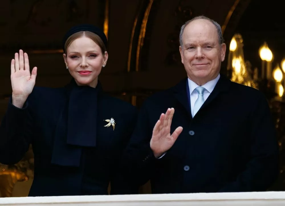 Князь Монако Альбер II и княгиня Шарлен вышли в свет по особому поводу