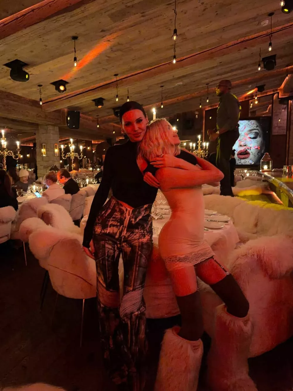 Оксана Самойлова и Елена Перминова