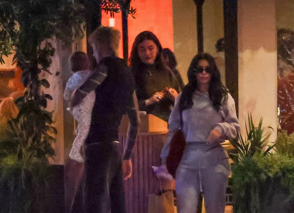 Меган Фокс и Machine Gun Kelly воссоединились ради ребенка 