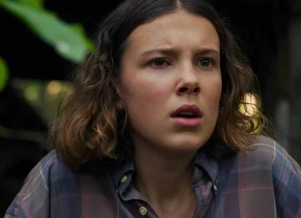  Милли Бобби Браун расплакалась во время интервью об "Очень странных делах" 