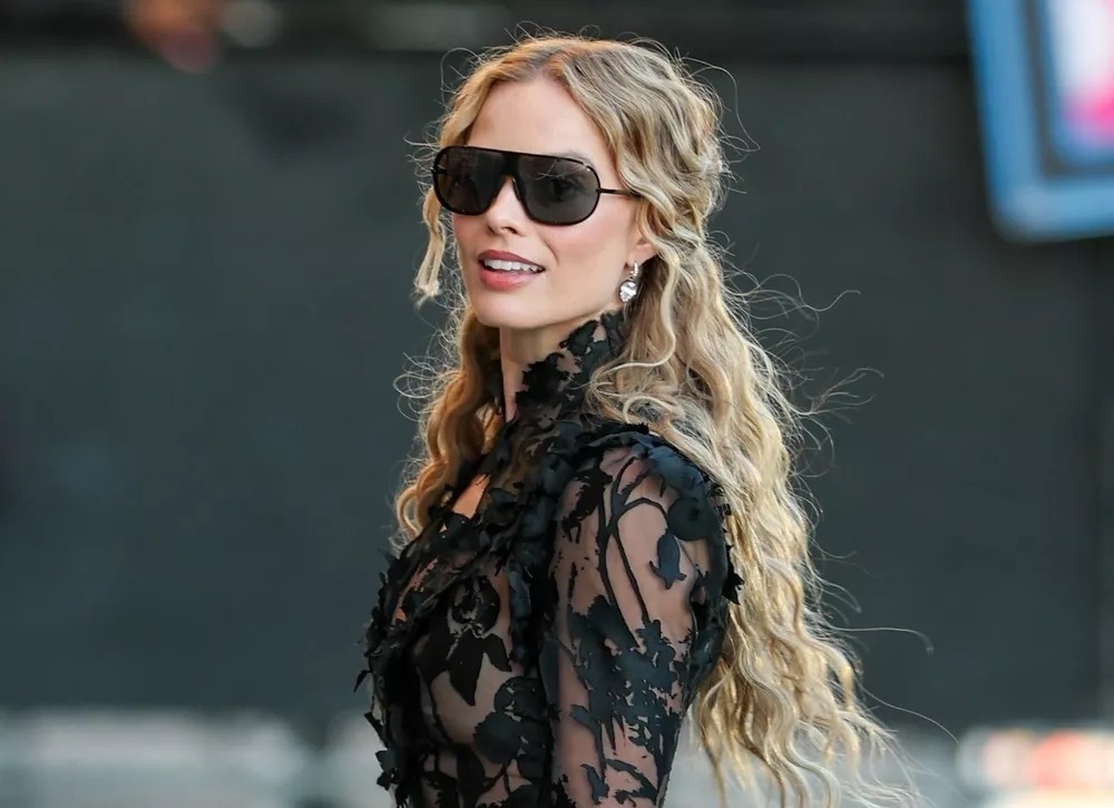 Образ дня: Марго Робби в прозрачных черных кружевах