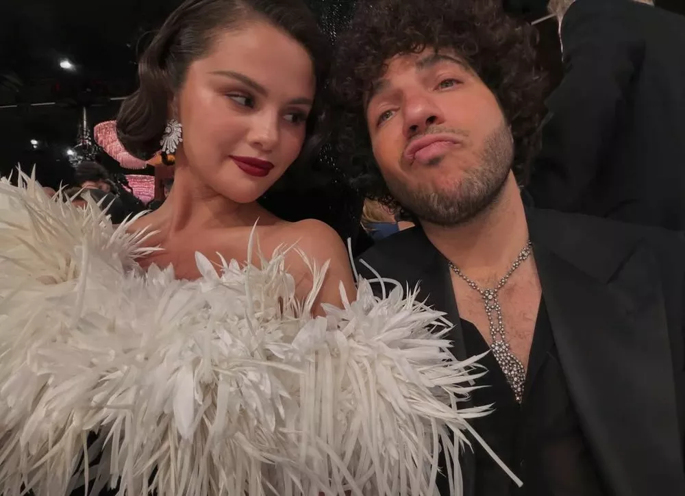 Образ дня: Селена Гомес копирует кинодив старого Голливуда на “Золотом глобусе-2026”