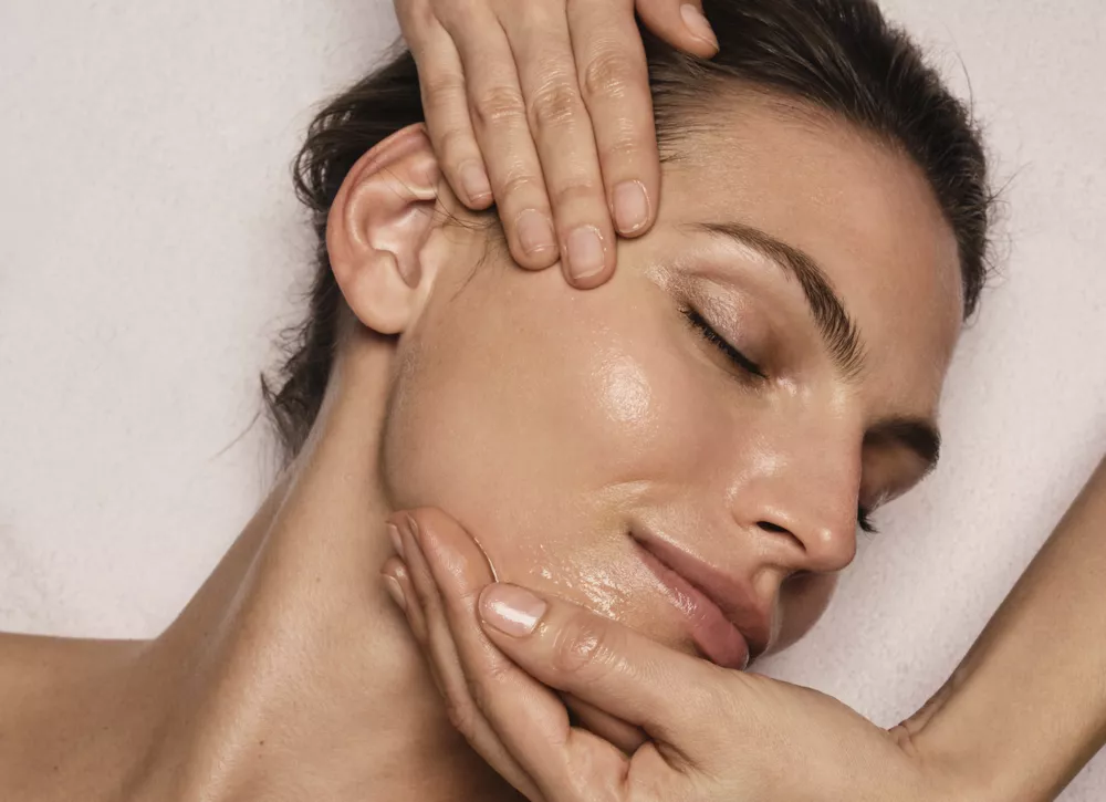 Гавайский массаж, трюфельные маски и помады от инфлюенсеров: дайджест beauty-новостей