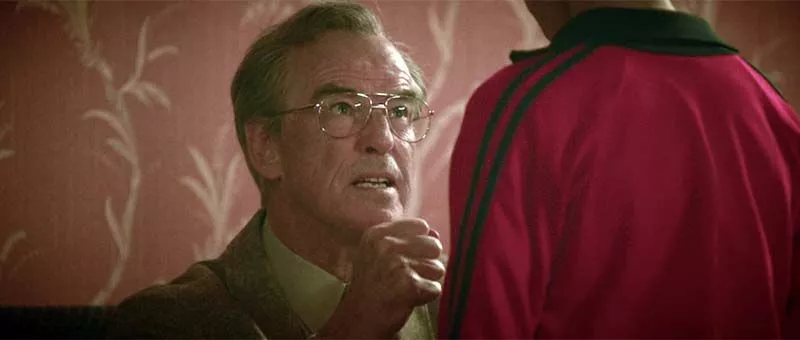 Пирс Броснан в “Гигант”