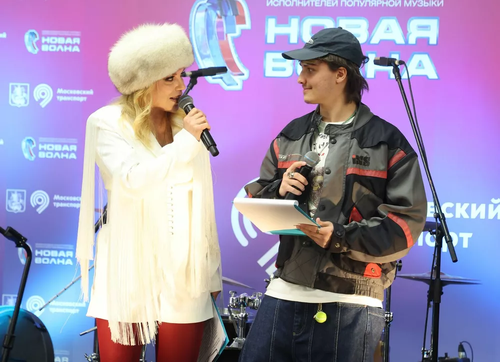 “Новая волна” неожиданно поздравила студентов в метро