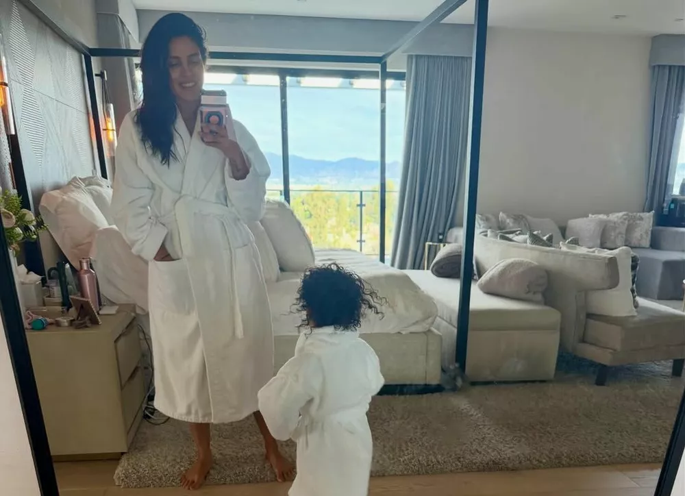 Приянка Чопра опубликовала редкое фото с дочкой