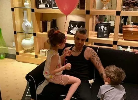 Робби Уильямс впервые прокомментировал выход в свет старшей дочери Тедди