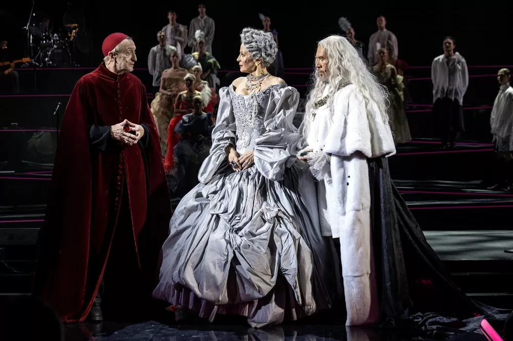 Сцена из спектакля (фото Елены Лапиной)