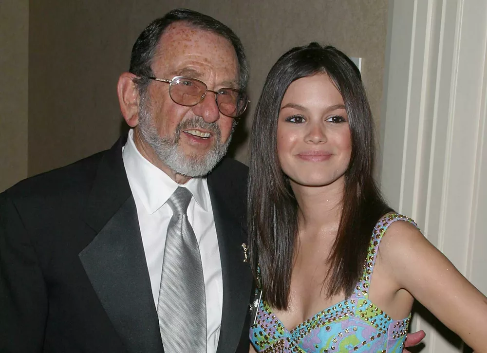 Умер дедушка звезды Одиноких сердец Рэйчел Билсон