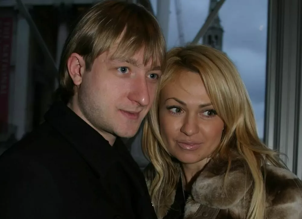 Яна Рудковская трогательно поздравила Евгения Плющенко с 19-й годовщиной
