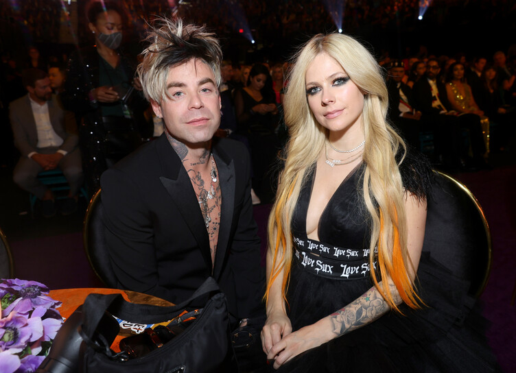 Avril Lavigne ends engagement with Mod Sun musician