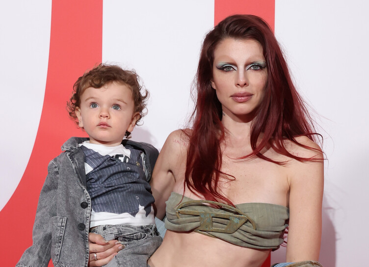 Photo of the day: Julia Fox with her son at the Diesel show in Milan