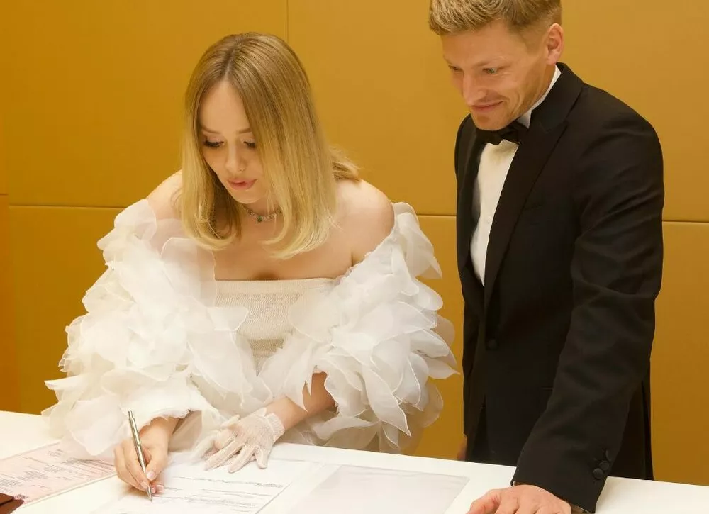 Актриса Зоя Бербер вышла замуж: пара сыграла свадьбу в ожидании малыша 