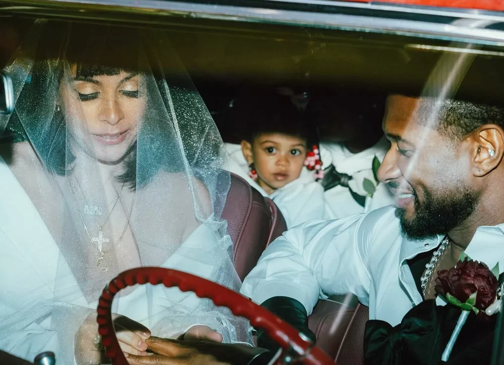 Ашер опубликовал свадебную фотосессию — как прошло бракосочетание в Вегасе