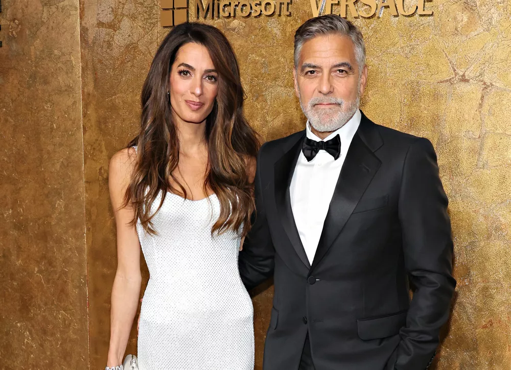 Джордж и Амаль Клуни выгуливают милого щенка — в чем особенность питомца