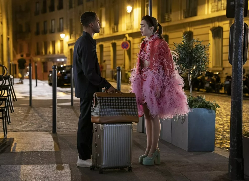 Французы устроили забастовку против съемок сериала Эмили в Париже