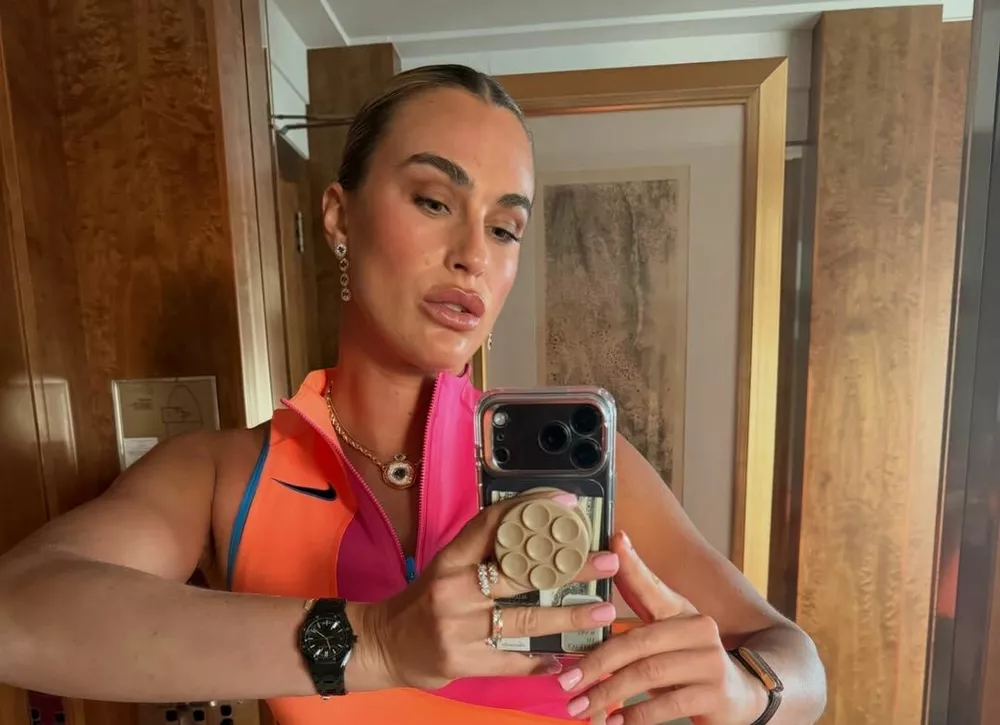 Арина Соболенко подогрела слухи о помолвке, показав массивное кольцо 