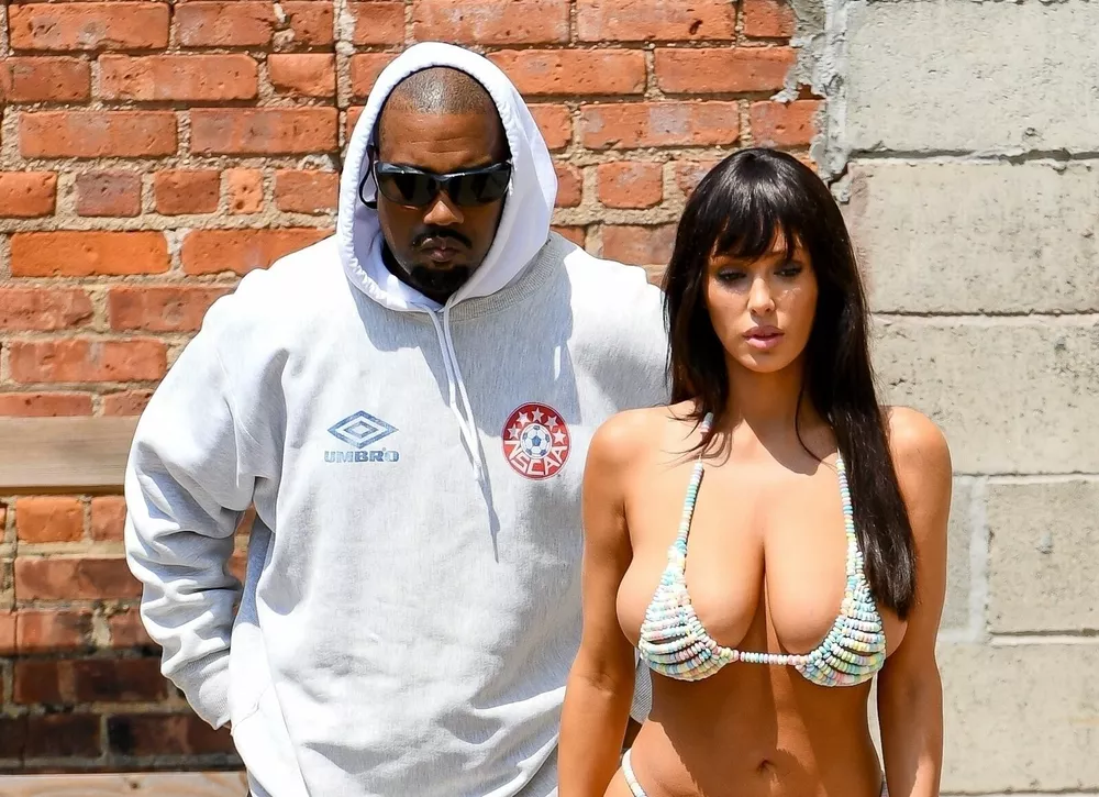 Бьянка Ценсори высказалась об откровенных нарядах, которые ей подбирает Канье Уэст