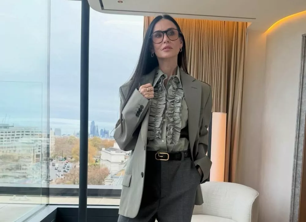 Деми Мур почтила память Джеймса Ван Дер Бика