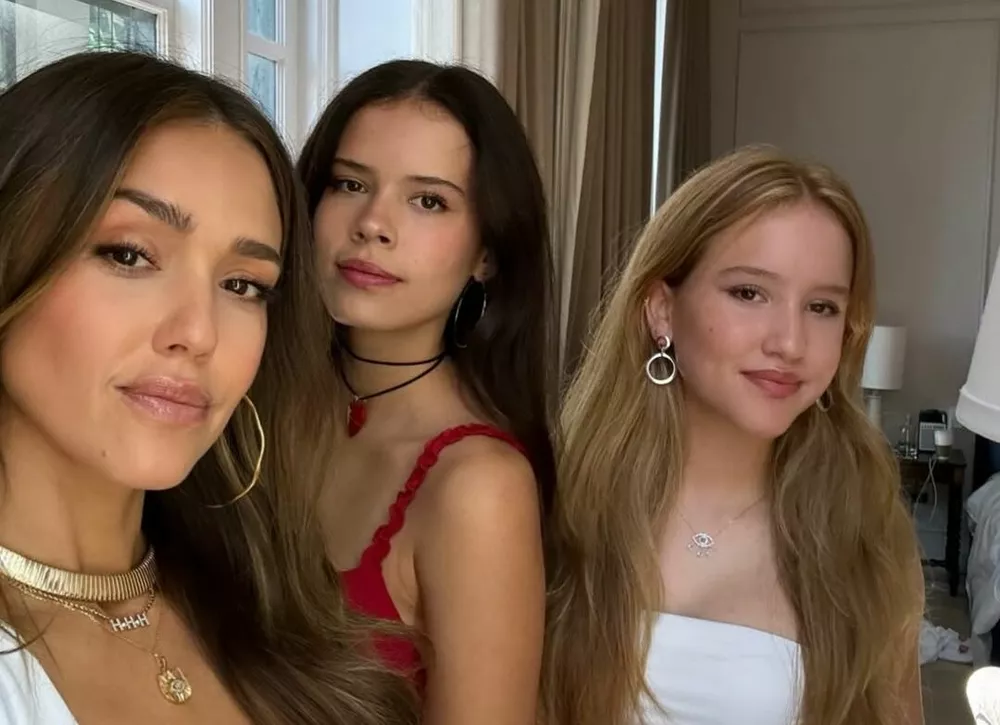 Дочь Джессики Альбы трогательно поддержала маму в соцсетях