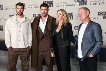 Лиам и Крис Хемсворты с родителями