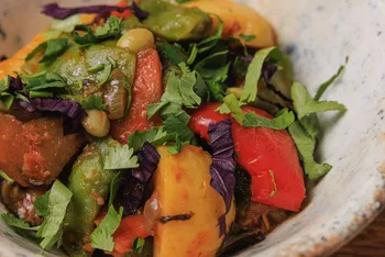 Аджапсандали с фасолью и картофелем