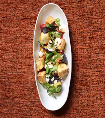 Салат с хрустящими баклажанами