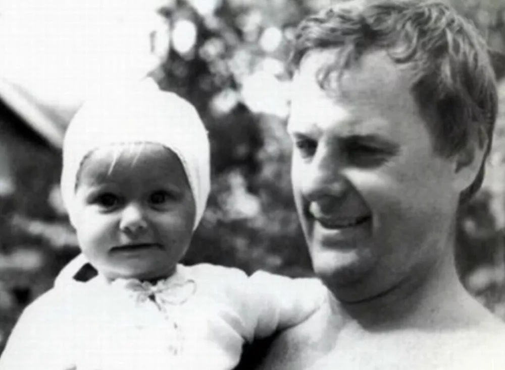 Маленькая Ксения с отцом