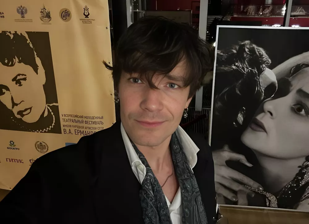 Максим Матвеев высмеял свой статус секс-символа зумеров, показав неудачные селфи