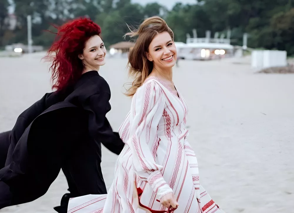 Мария Михалкова-Кончаловская трогательно поздравила маму Любовь Толкалину с 48-летием