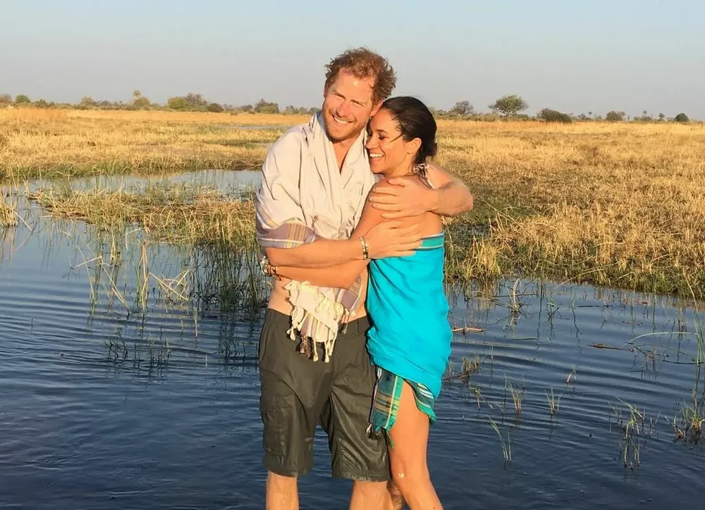 Меган Маркл опубликовала фото в королевском платье