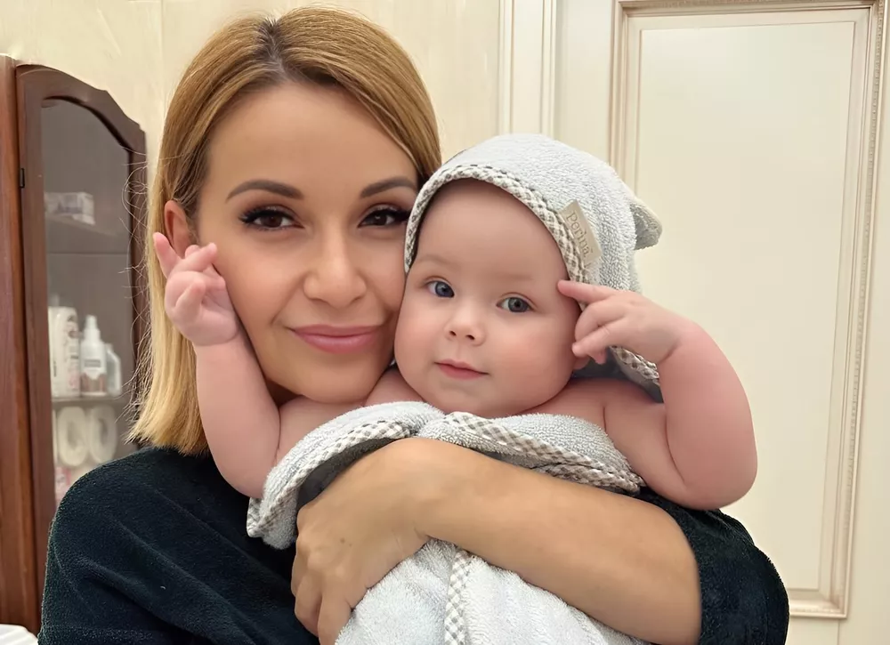 Нашей булочке сегодня 3: Ольга Орлова нежно поздравляет с днем рождения дочь 