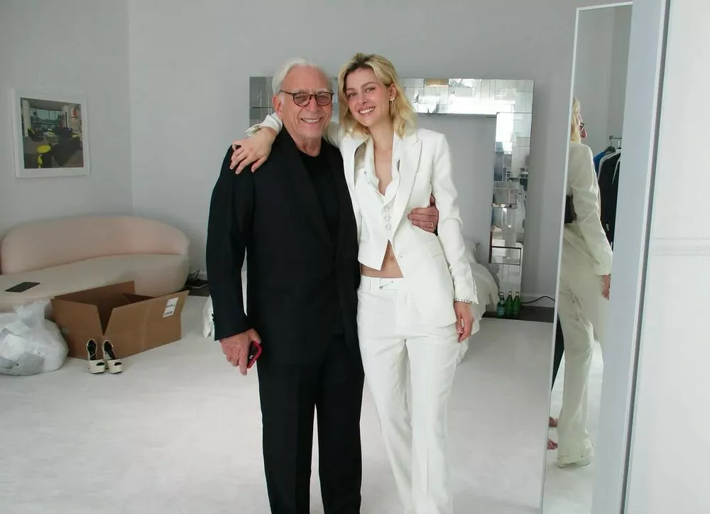 Отец Николы Пельтц впервые прокомментировал вражду с Бекхэмами 