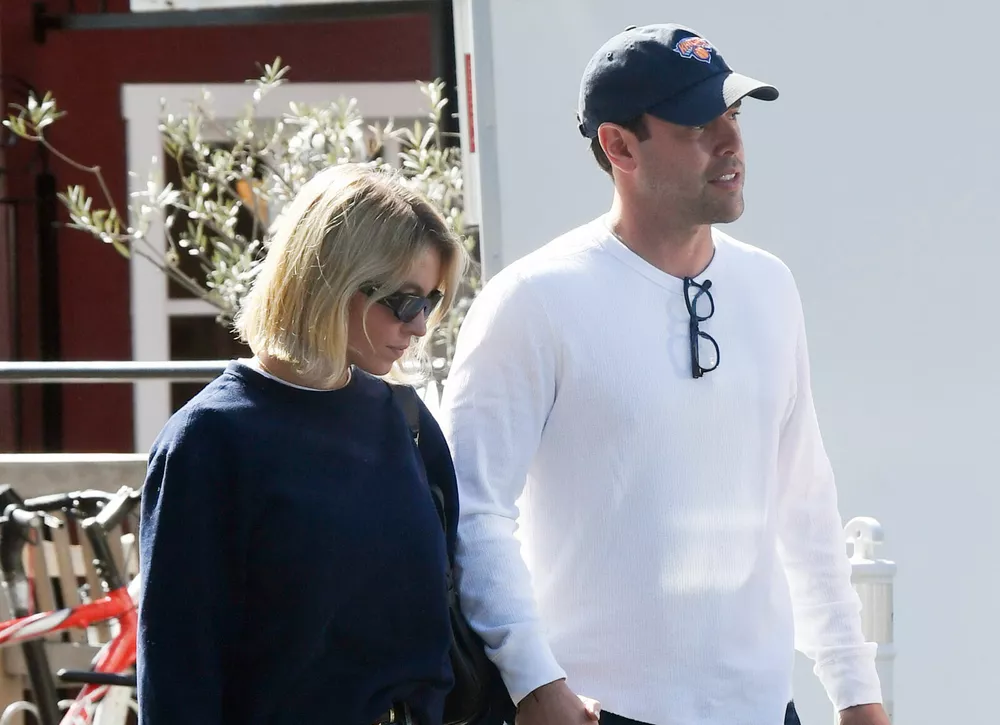 Сидни Суини и Скутер Браун провели свидание в караоке