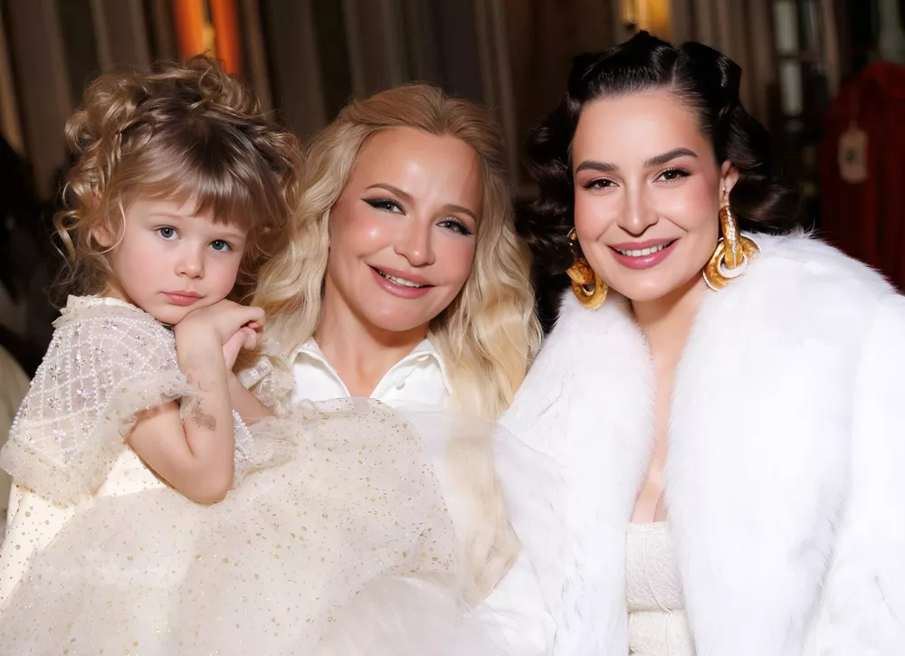 Яна Рудковская, Елена Крыгина, Мария Мельникова и Севиль на Широкой Масленице с Викторией Шеляговой 