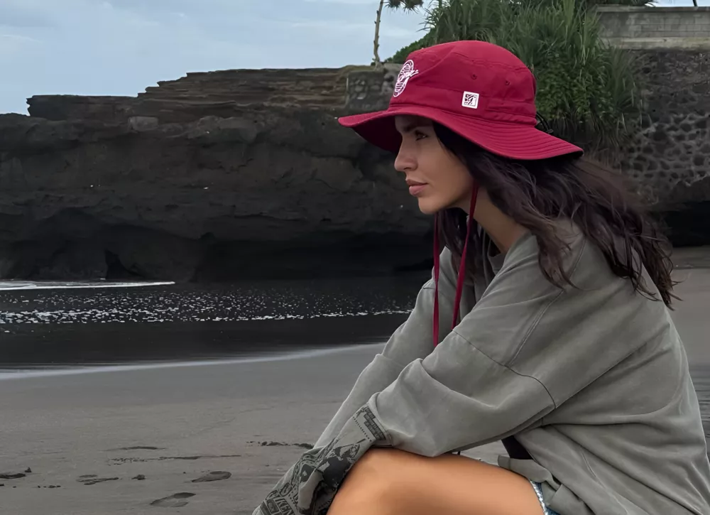 Zivert поделилась горячими кадрами в мини-бикини