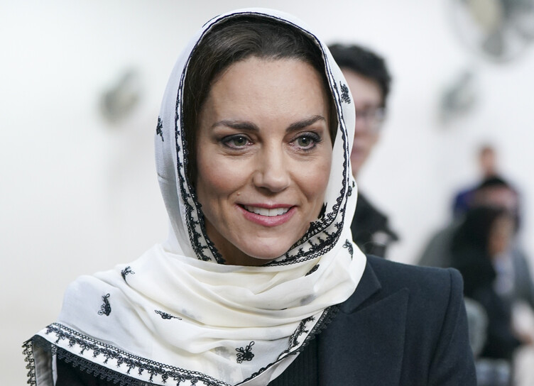 Kate Middleton visited the center of Muslim culture in a national headdress