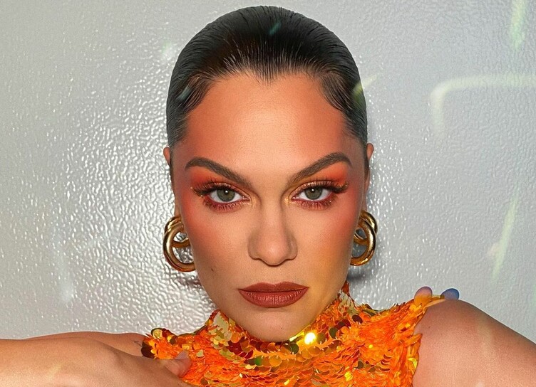 Singer Jessie J showed how she looks during pregnancy