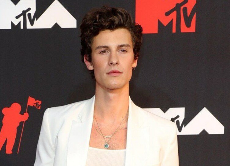Next: Shawn Mendes Spotted With New Girl And She’s Half His Age