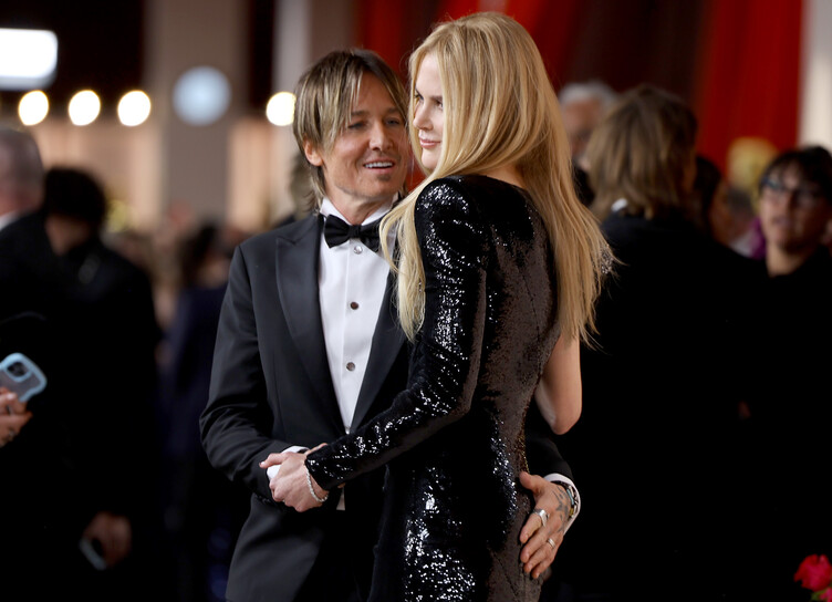 Не скрывая чувств: Николь Кидман и Кит Урбан страстно поцеловались на "Оскаре"